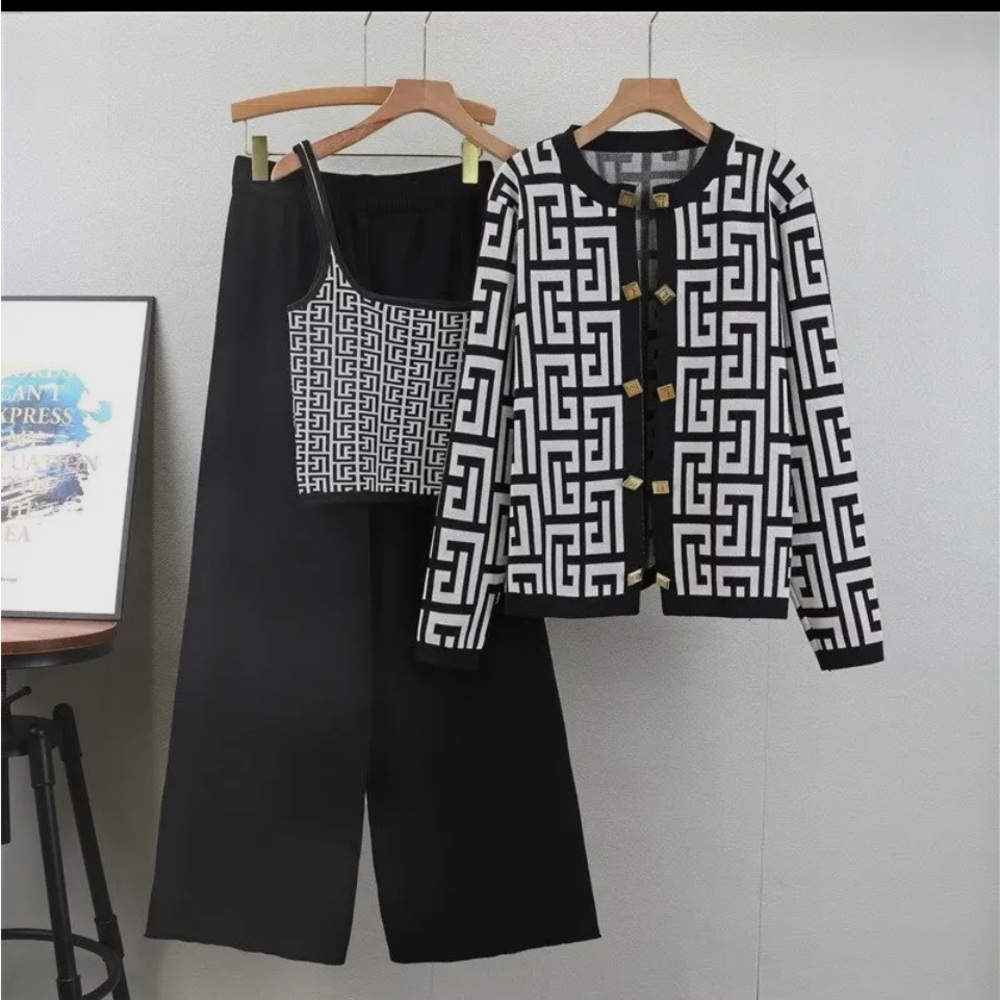 0864.  Stylish Black and White Knit Pantsuit Set